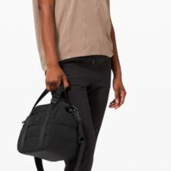 Euc Lululemon 6.5L Dash All Day Bucket Bag Like New 🆕 - Picture 5 of 11